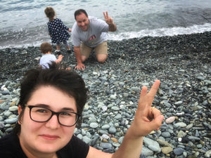 portrait-parents-gesturing-peace-sign-with-children-beach.jpg
